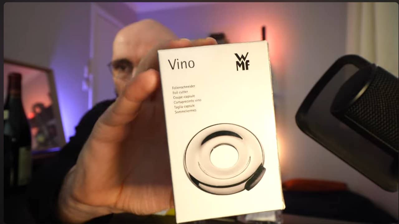 Test coupe capsule vin - découpe nette sur bouteille