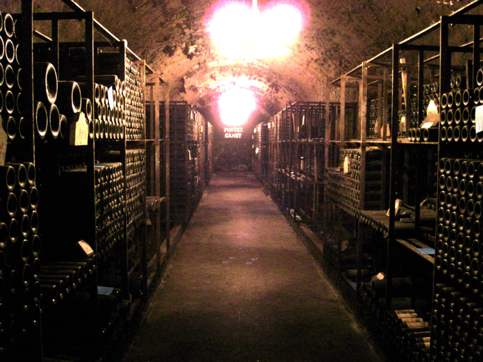 Cave de vinification souterraine du Château Pontet-Canet, Pauillac, Bordeaux