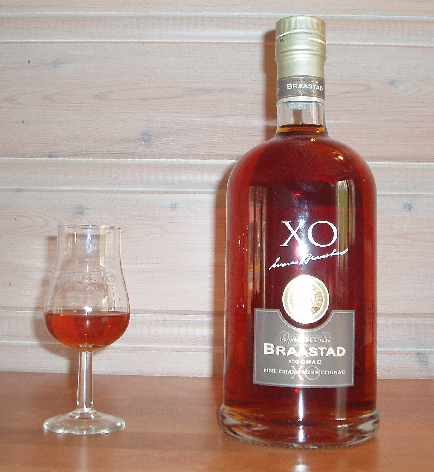 Bouteille de Cognac Braastad XO et verre tulipe pour dégustation