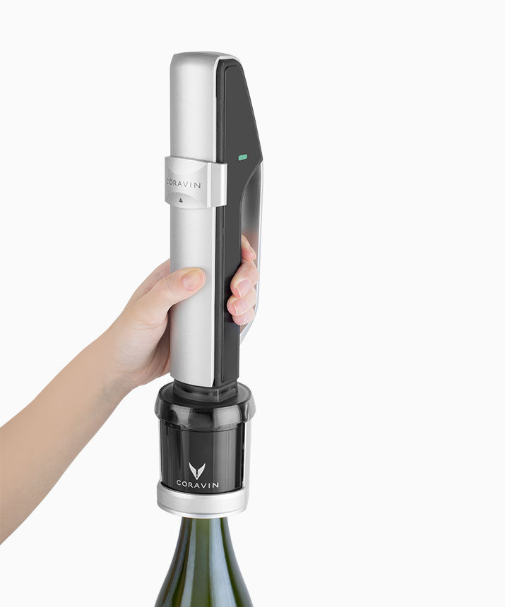 Service de vin effervescent illustré sur la fiche produit Coravin Sparkling.