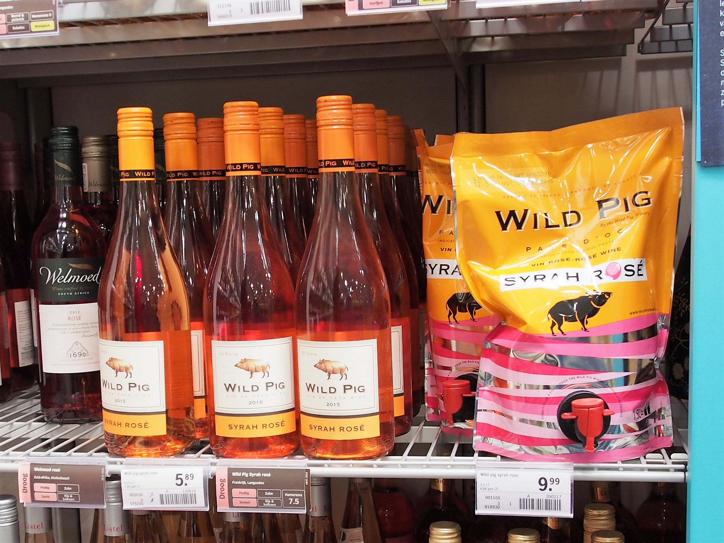 Bouteilles de vin en rayon supermarché — sélection foire aux vins 2026