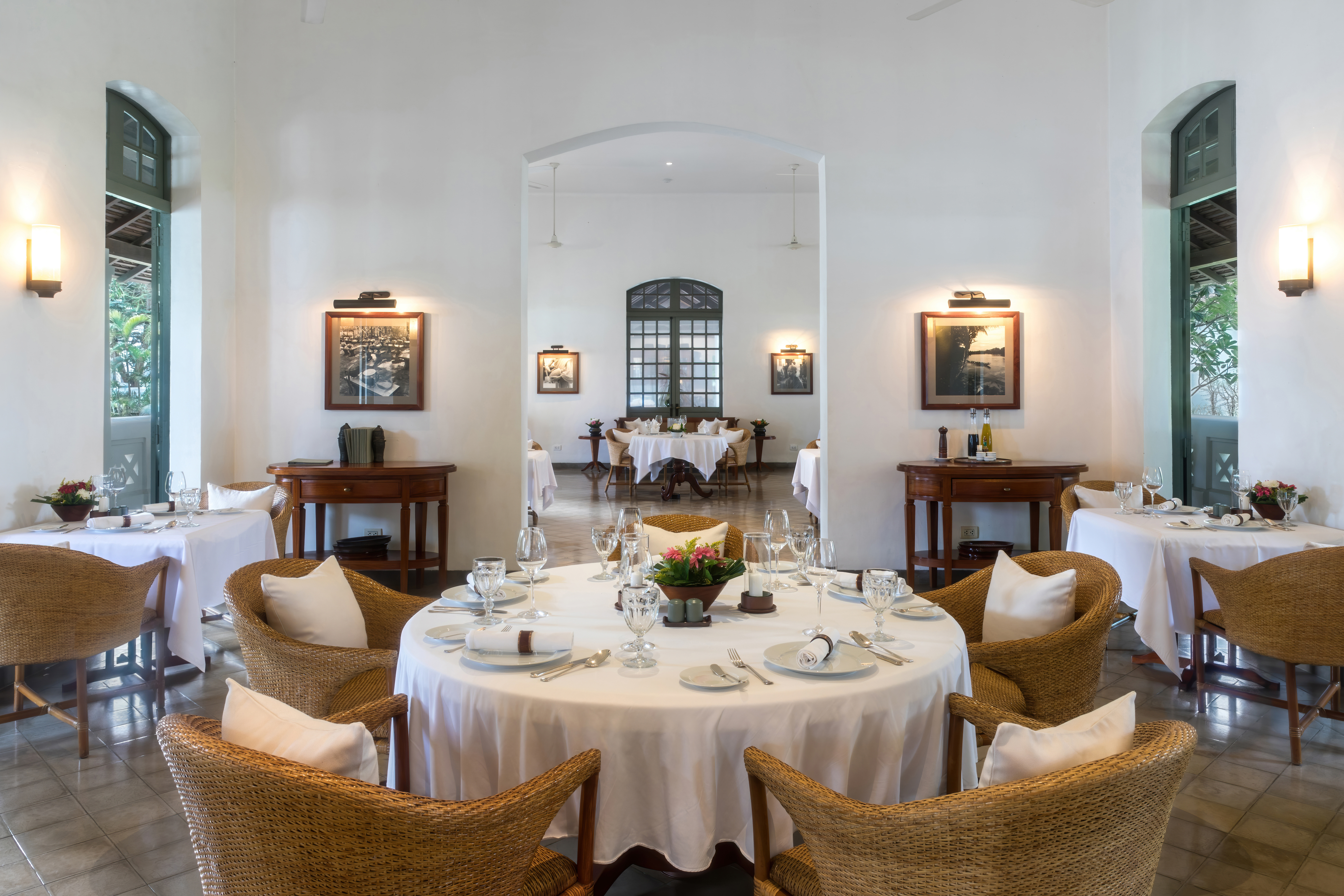 Salle de restaurant gastronomique — prix du vin au restaurant