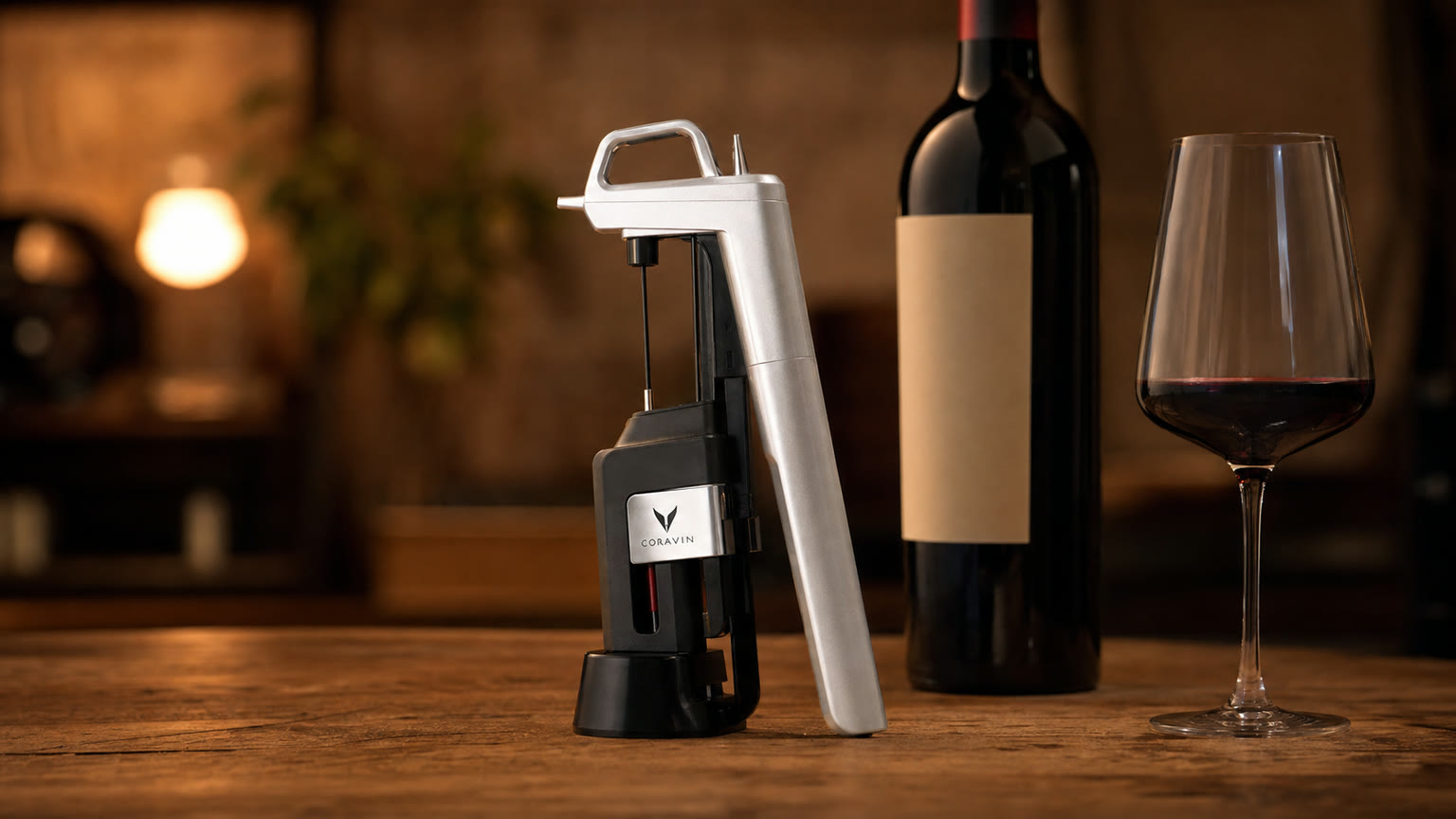 Système Coravin avec bouteille et verre