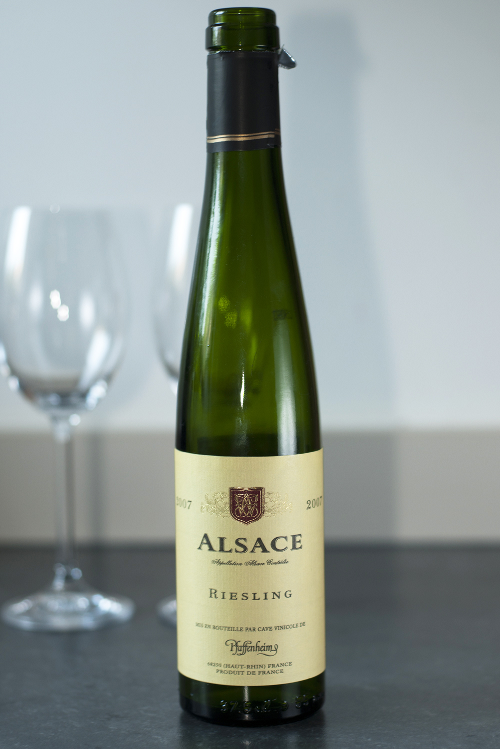 Bouteille de Riesling d'Alsace, cépage emblématique de la région