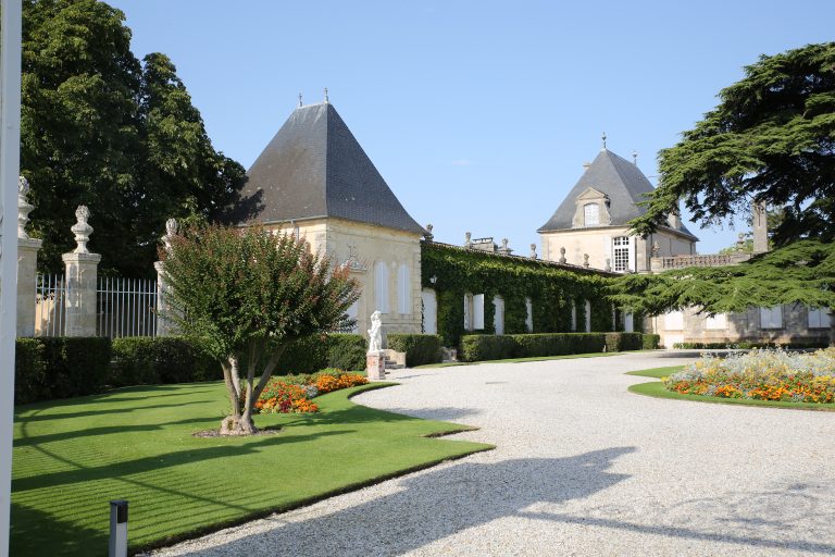 Aile gauche du Château Beychevelle à Saint-Julien en Gironde