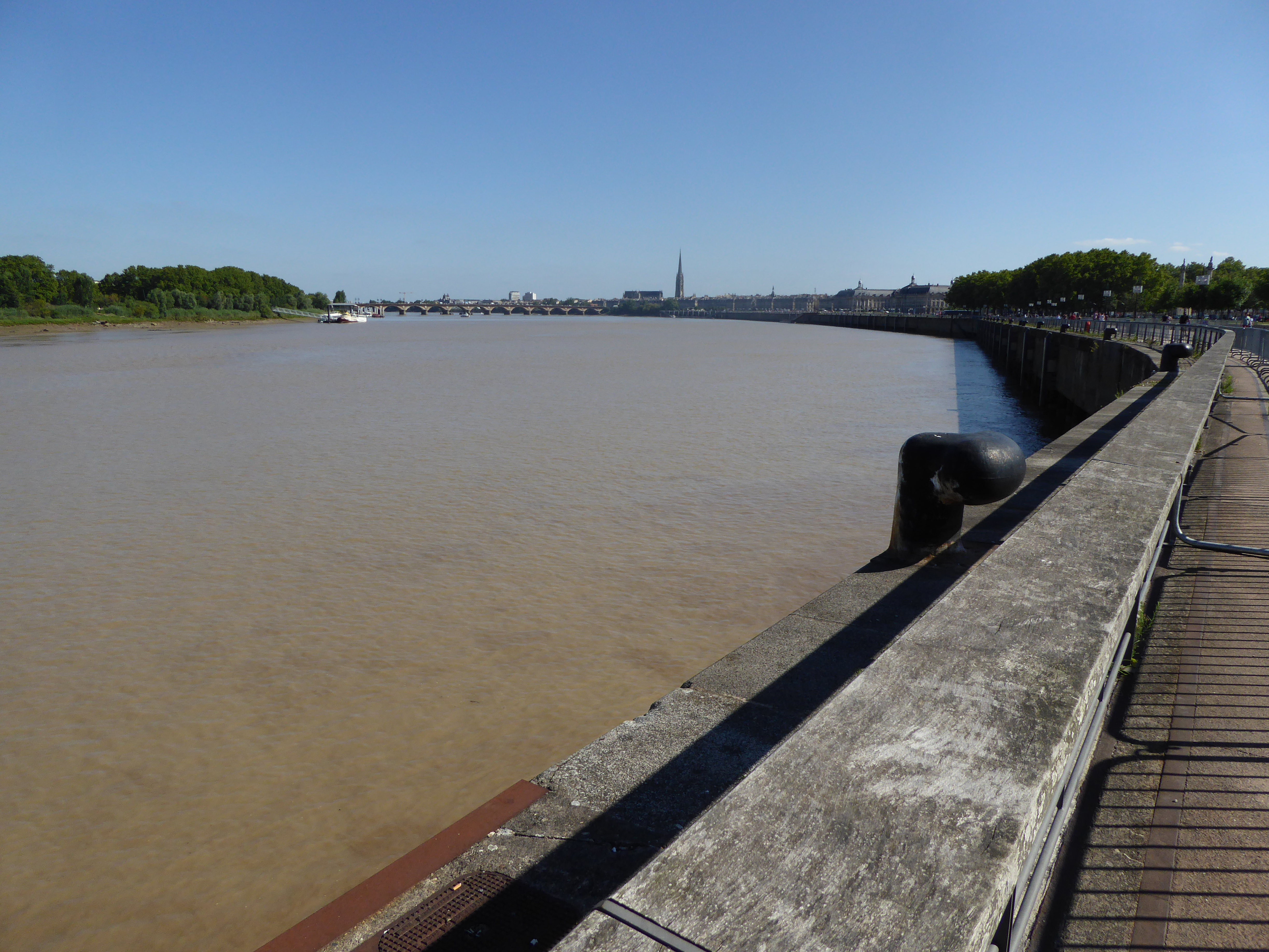 Quai des Chartrons à Bordeaux, quartier du négoce vinicole bordelais