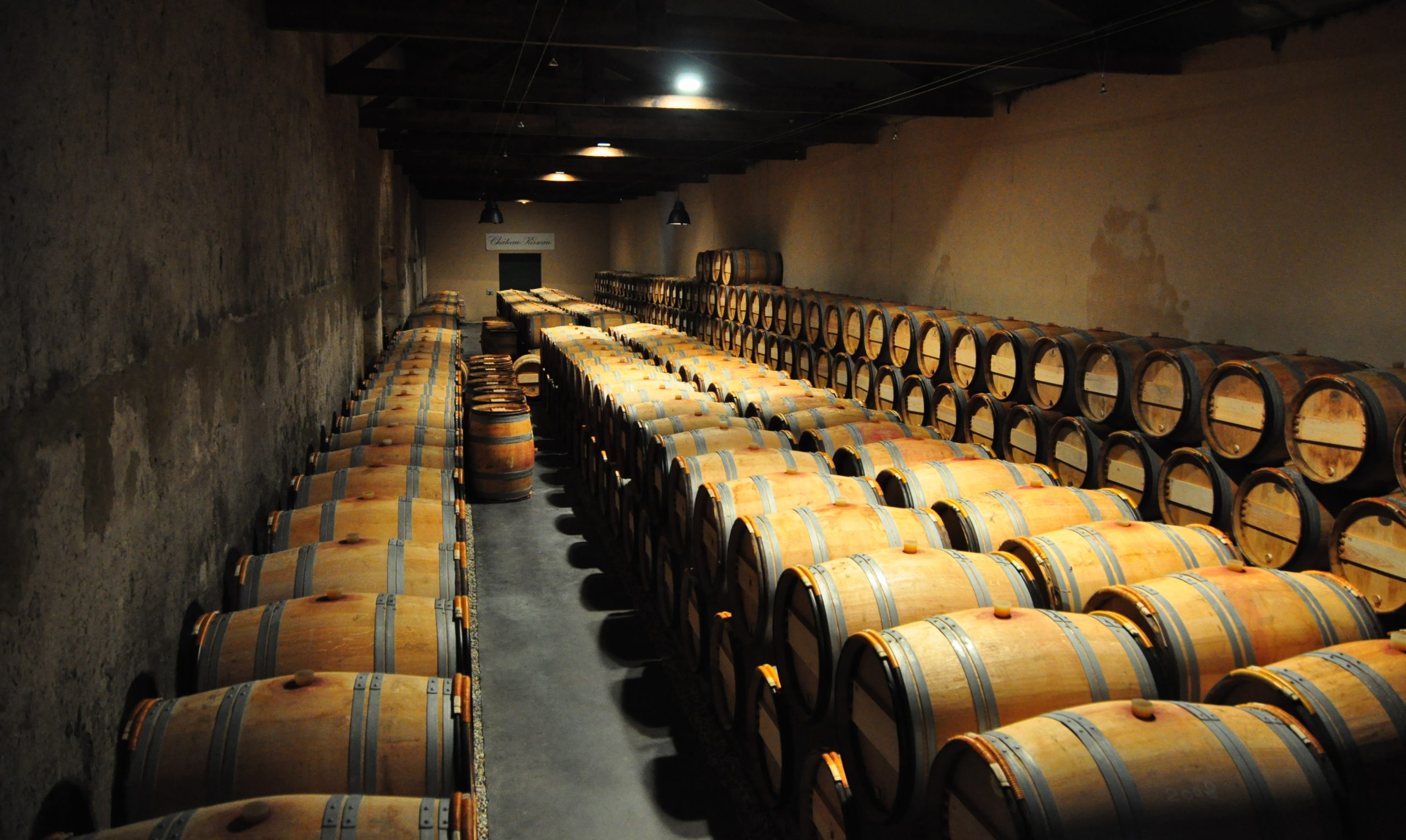 Cave à barriques d'un grand cru classé de Bordeaux