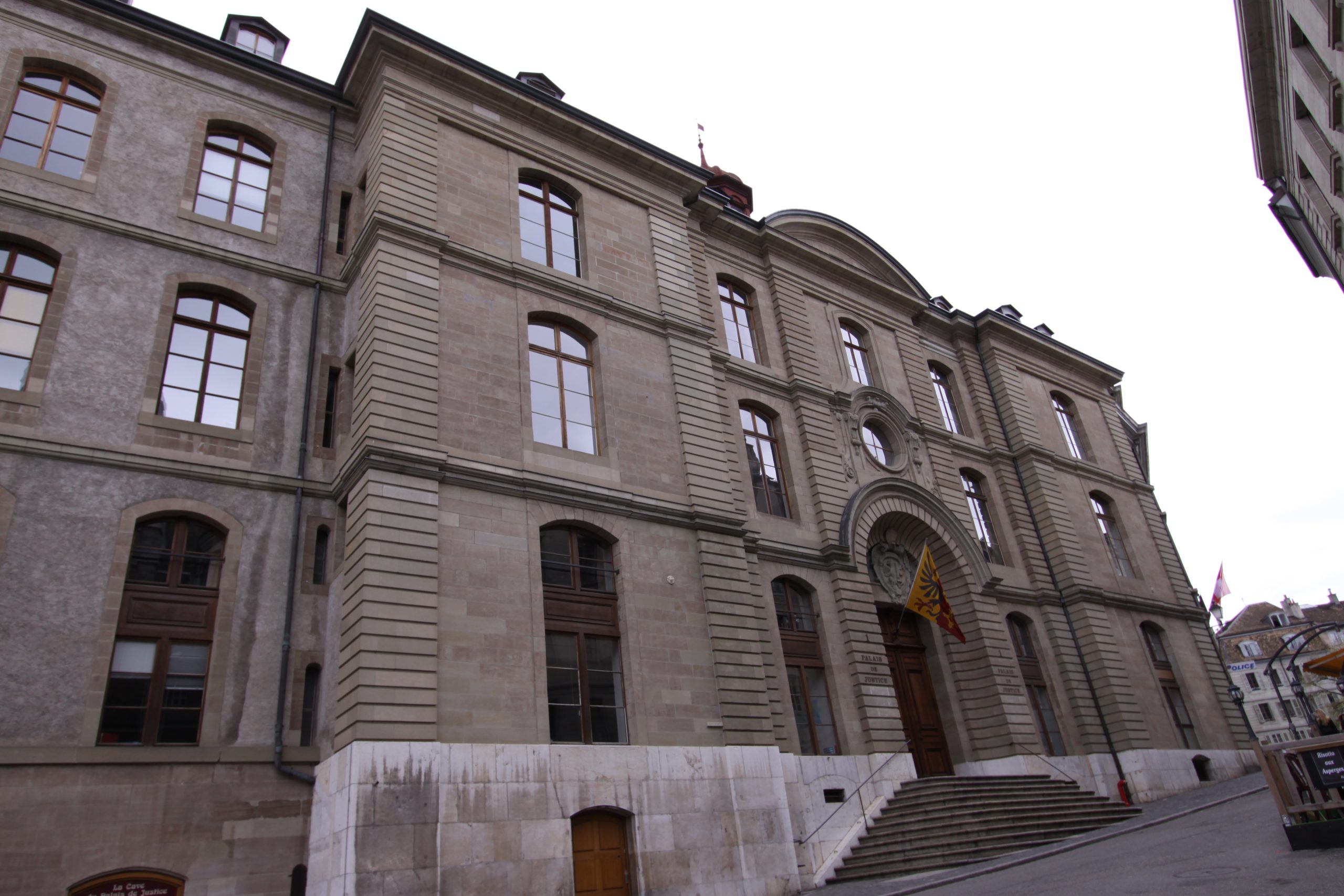 Palais de Justice de Genève, place du Bourg-de-Four — où s'ouvre l'instruction contre Romy Castel