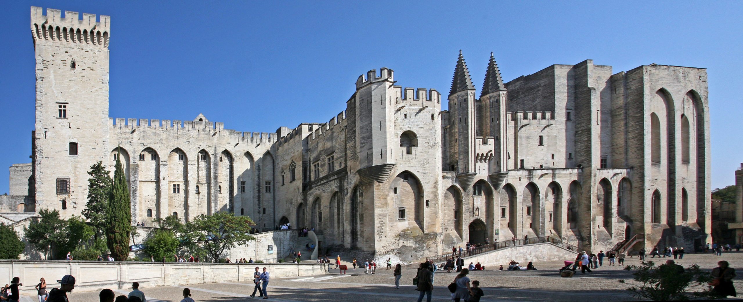 Vue panoramique du Palais des Papes d Avignon, site du Ban des Vendanges des Cotes du Rhone 2026