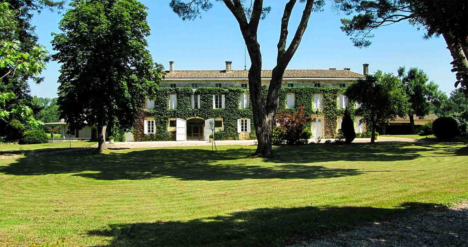Vue du Château Rouget à Pomerol, vignoble de Bordeaux rive droite