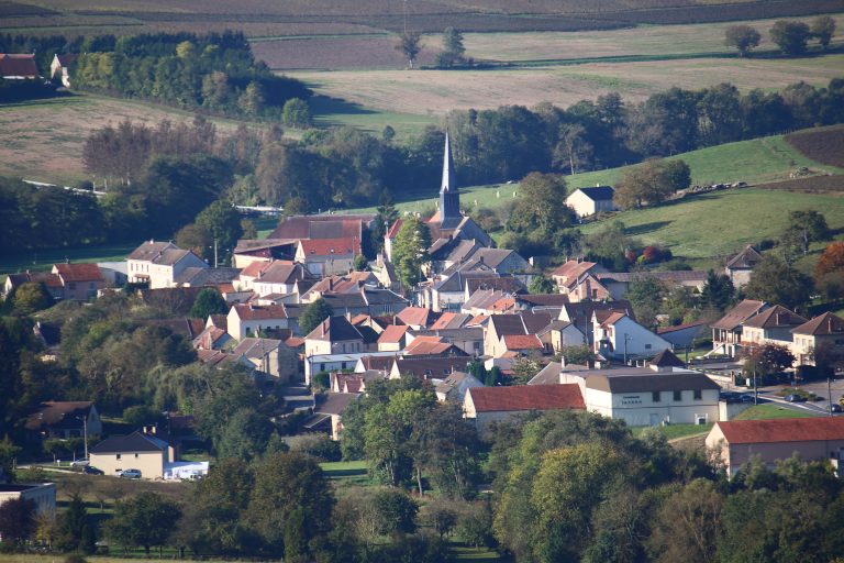 En Champagne, le raisin 2026 est le plus sucré depuis des années. Les tâcherons, eux, ramassent des grappes plus légères qu&rsquo;avant