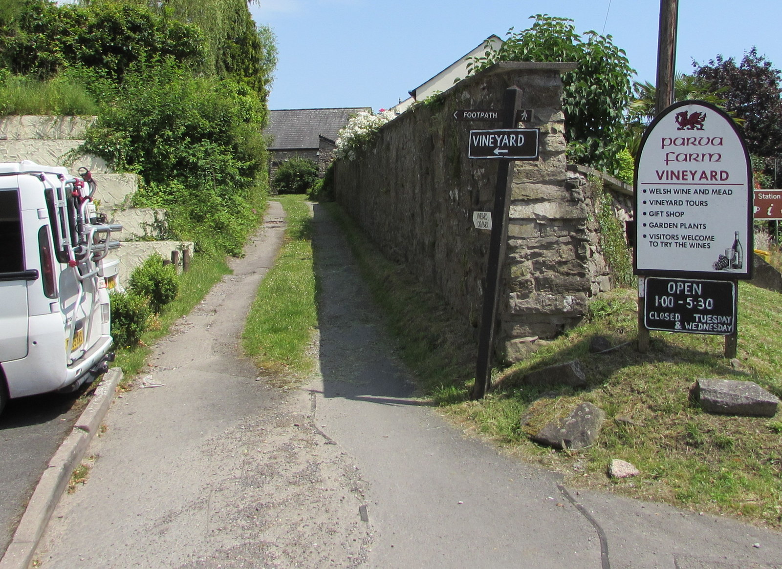 Sentier de vignoble à Tintern, Pays de Galles (Wye Valley)