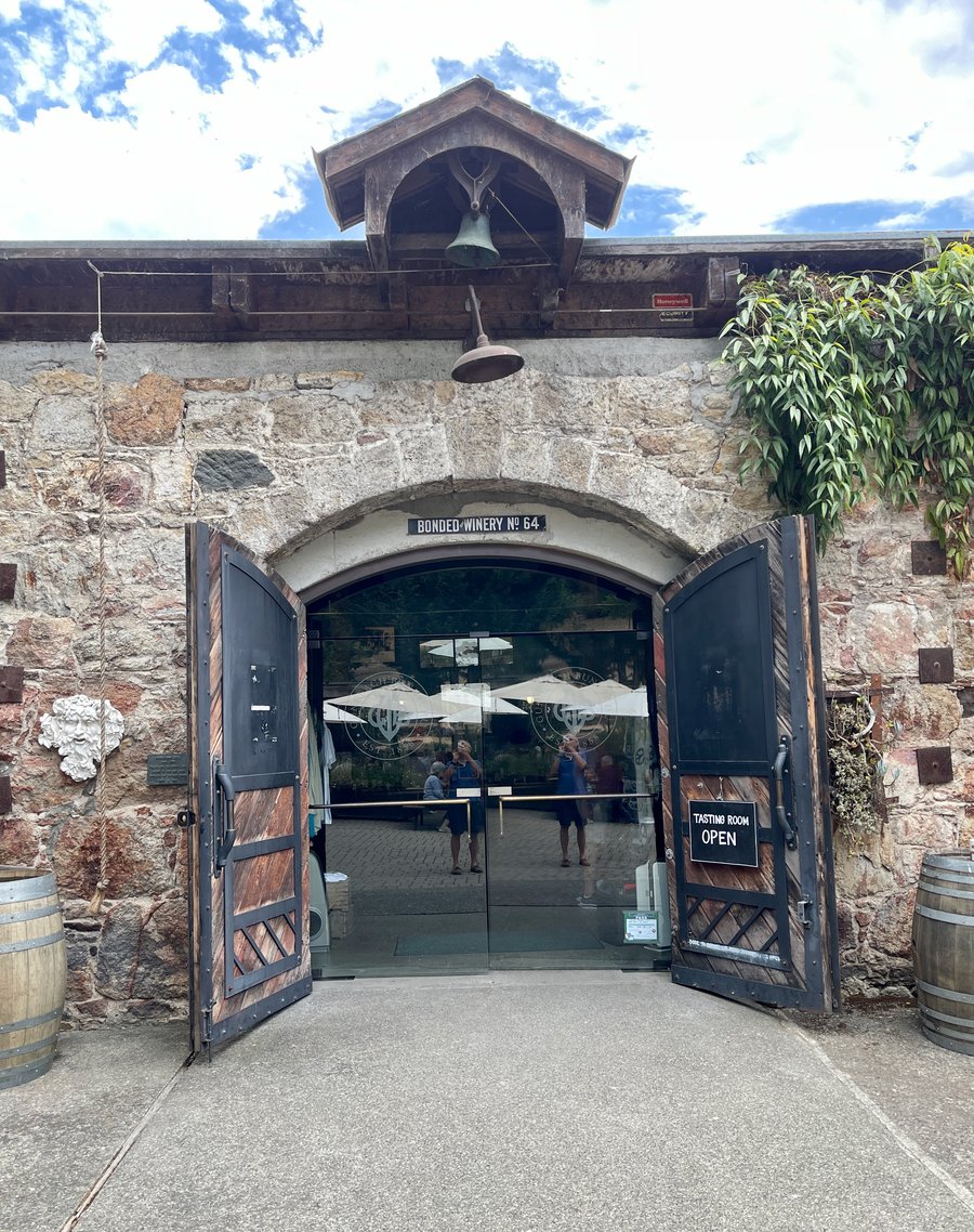 Entrée du domaine viticole Gundlach Bundschu à Sonoma, Californie