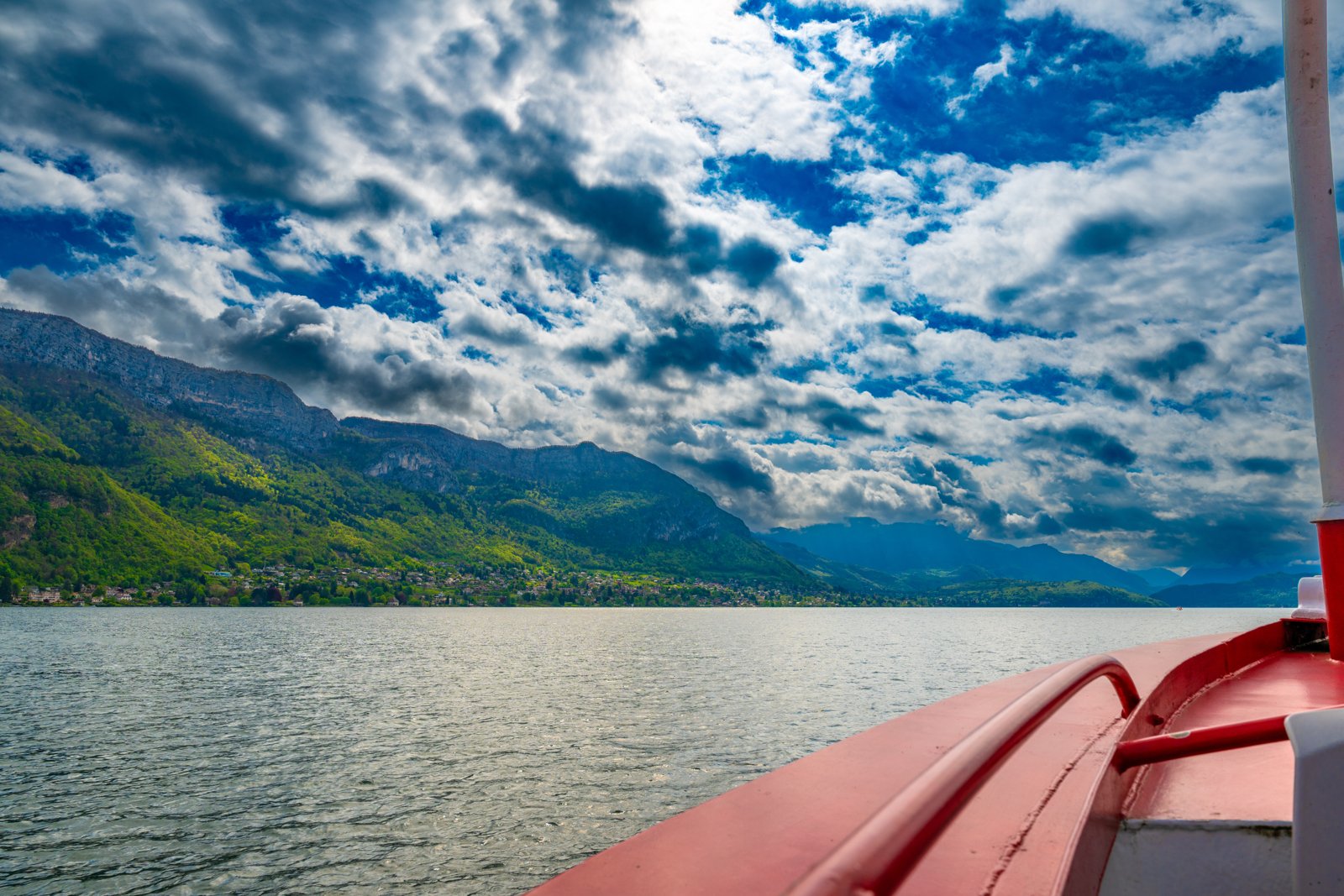 Le lac d'Annecy vu depuis Veyrier-du-Lac, en Haute-Savoie
