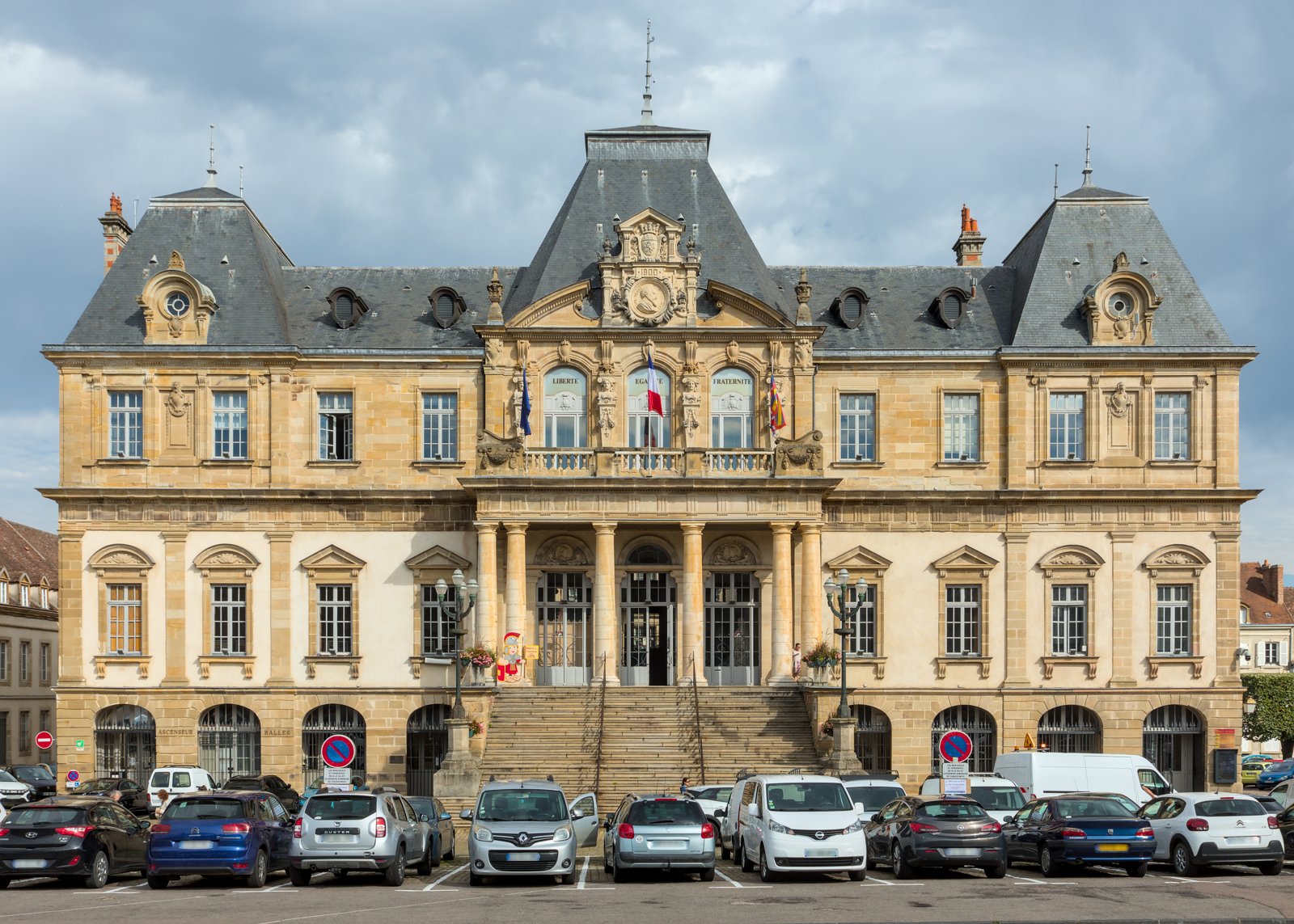 Hôtel de ville d'Autun en Saône-et-Loire, ville de la cave Laly