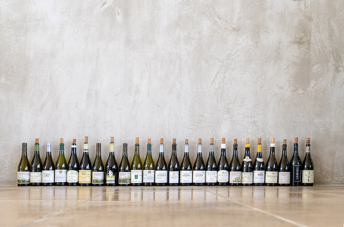 Les bouteilles de chardonnay réunies pour la dégustation Opposites Attract
